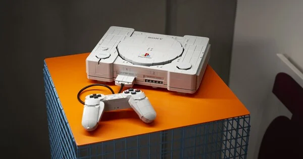 Sony y Lego presentan un set detallado de la consola PlayStation original