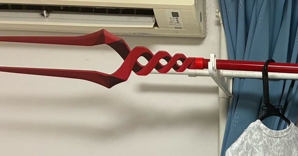 La Lanza de Longinus de Evangelion se transforma en una barra para colgar ropa